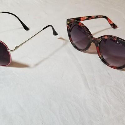 Lot 69: Sunglasses Lot (2)