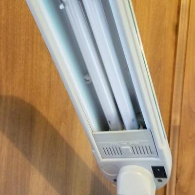Lot 79: Otto Lite True Color Lamp (bulb needs to be replaced)