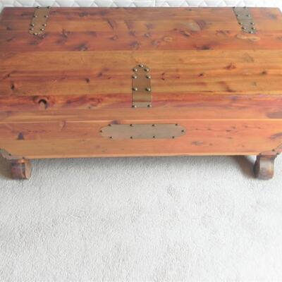 LOT 25  WOODEN HOPE CHEST