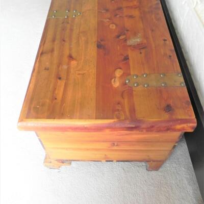 LOT 25  WOODEN HOPE CHEST