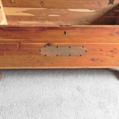 LOT 25  WOODEN HOPE CHEST