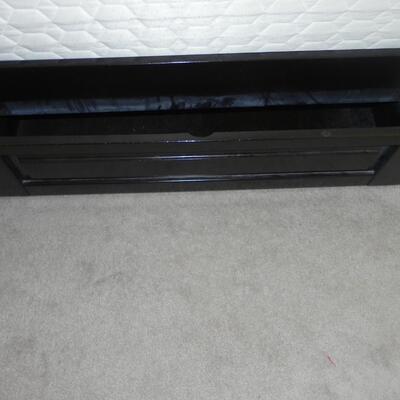 LOT  28  QUEEN BED