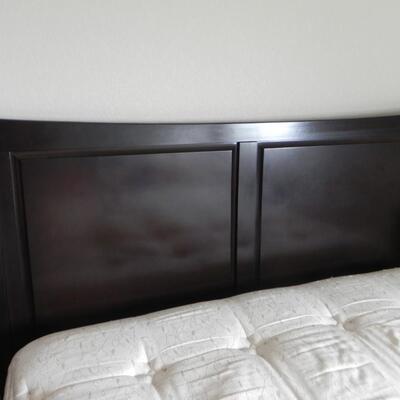 LOT  28  QUEEN BED