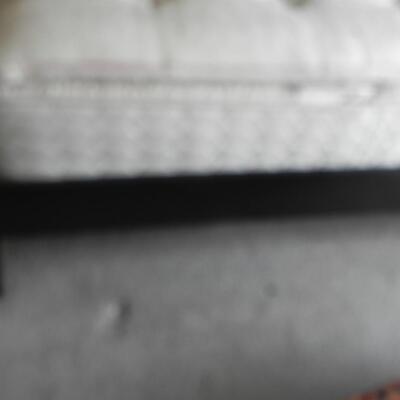 LOT  28  QUEEN BED
