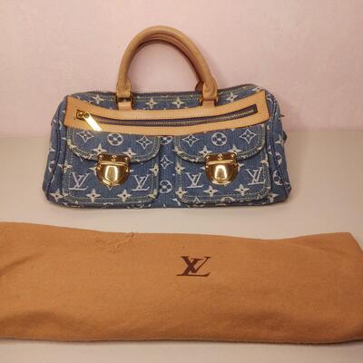 44 - Louis Vuitton Bag