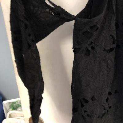 Line Dot cut sleeve top size small 