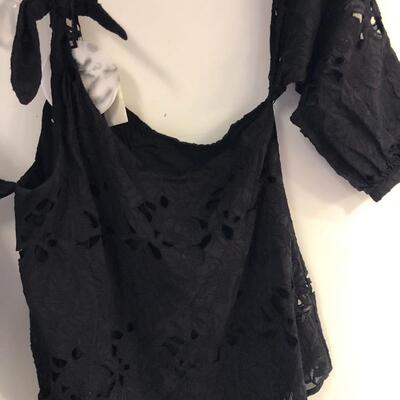 Line Dot cut sleeve top size small 
