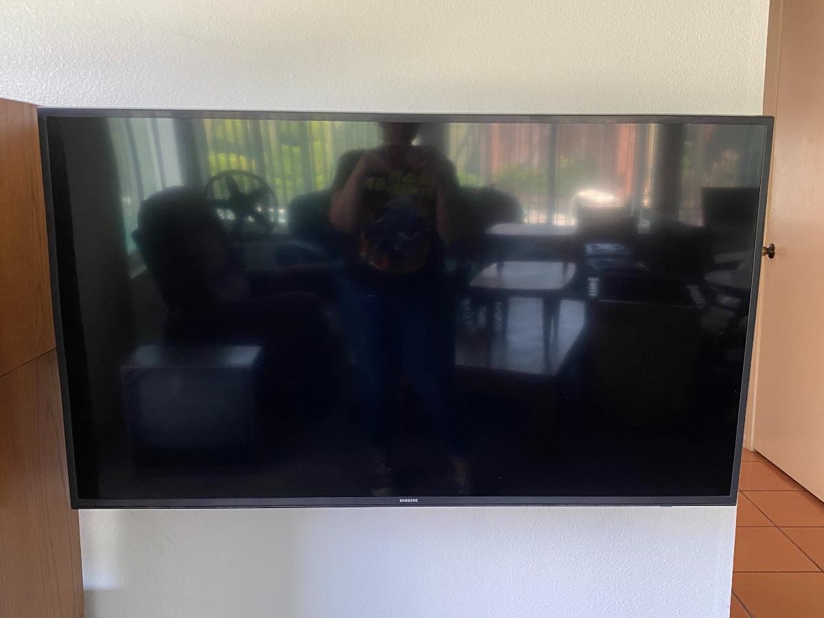 Refurbished Samsung TV Wall Hanging 50" 2016 UN50KU6300