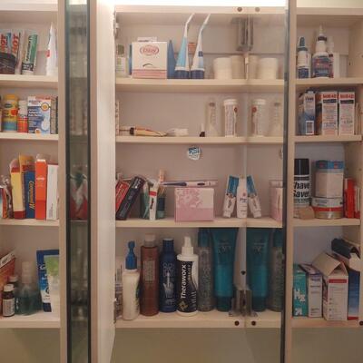 95 - Contents of 2 Medicine Cabinets