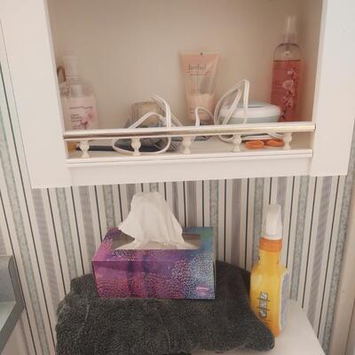 97 - Bathroom Contents