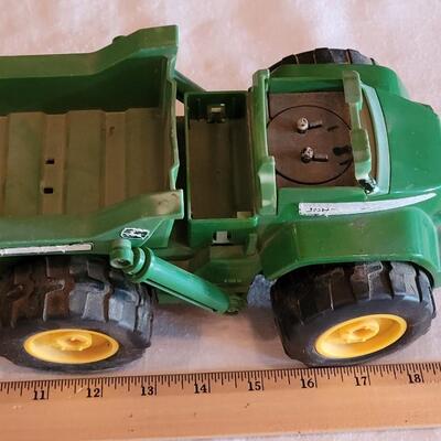 Lot 104: Plastic Tonka Tractor Toy & John Deer Toy