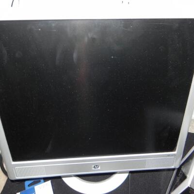 LOT 38 SMALL ELECTRONICS
