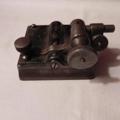 LOT 40 VINTAGE PENCIL SHARPENER & CODER