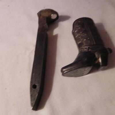 LOT 141  SMALL BOOT FIGURES