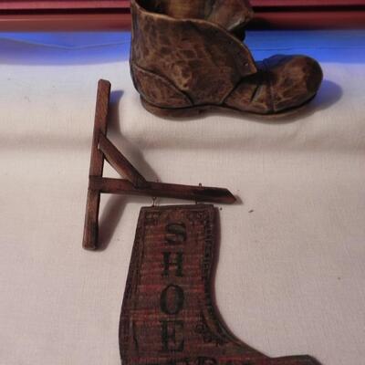 LOT 141  SMALL BOOT FIGURES