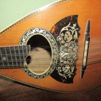 LOT 1 ANTIQUE BOWL BACK MANDOLIN 