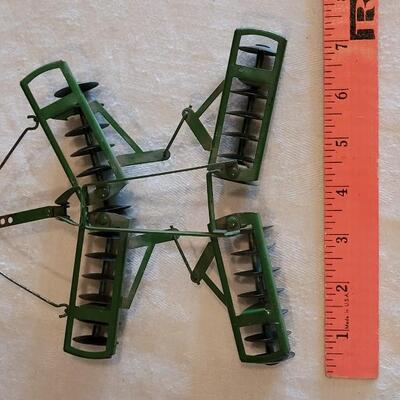 Lot 115: Vintage John Deer Disk Harrow Toy