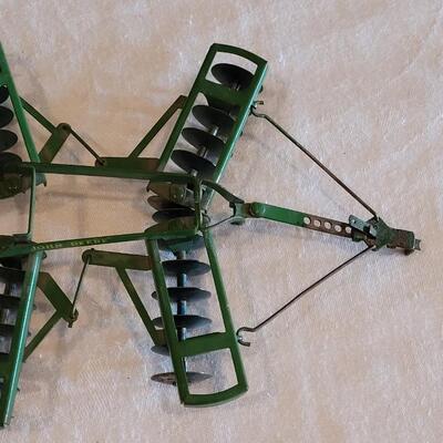 Lot 115: Vintage John Deer Disk Harrow Toy