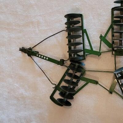 Lot 115: Vintage John Deer Disk Harrow Toy
