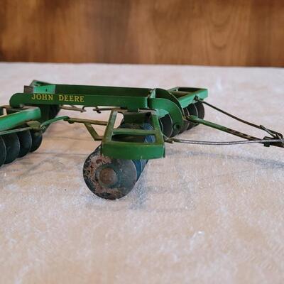 Lot 115: Vintage John Deer Disk Harrow Toy