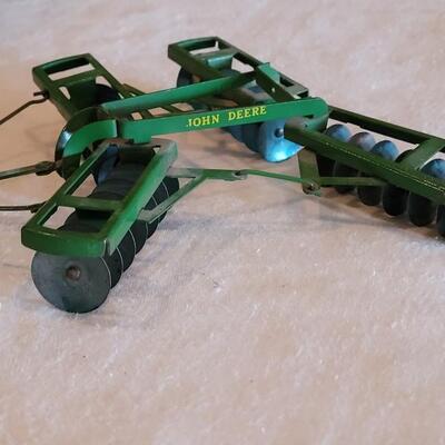 Lot 115: Vintage John Deer Disk Harrow Toy