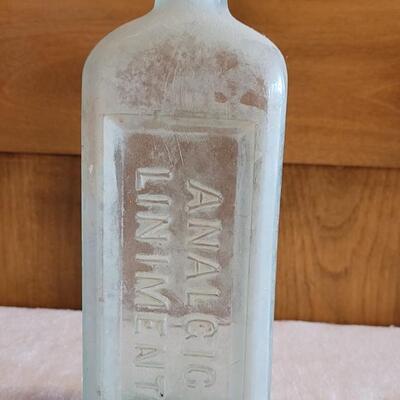 Lot 119: Antique Bottles Lot