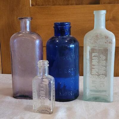 Lot 119: Antique Bottles Lot