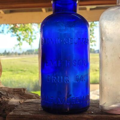 Lot 119: Antique Bottles Lot
