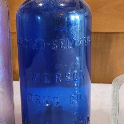 Lot 119: Antique Bottles Lot