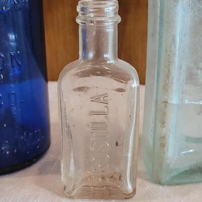 Lot 119: Antique Bottles Lot
