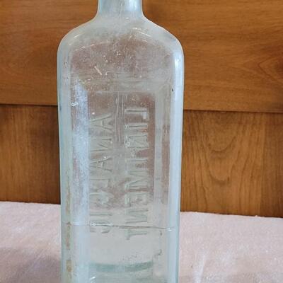 Lot 119: Antique Bottles Lot