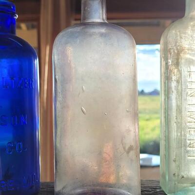 Lot 119: Antique Bottles Lot