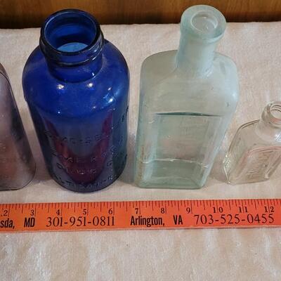 Lot 119: Antique Bottles Lot