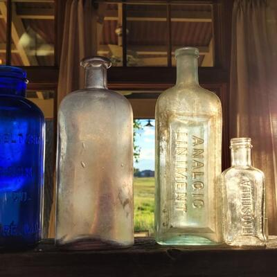 Lot 119: Antique Bottles Lot