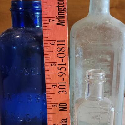 Lot 119: Antique Bottles Lot