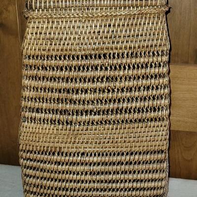 Lot 121: (2) Baskets Lot -one with lid