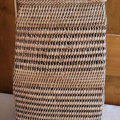 Lot 121: (2) Baskets Lot -one with lid