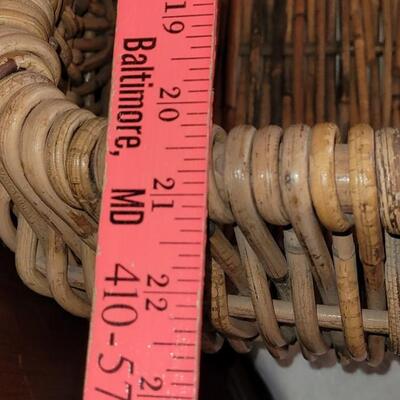 Lot 121: (2) Baskets Lot -one with lid