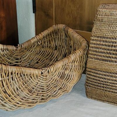 Lot 121: (2) Baskets Lot -one with lid