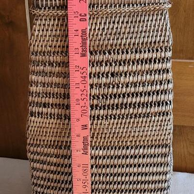Lot 121: (2) Baskets Lot -one with lid