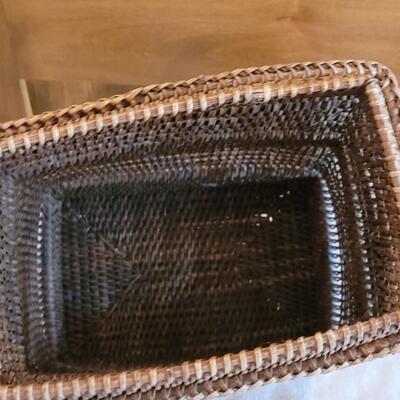 Lot 121: (2) Baskets Lot -one with lid