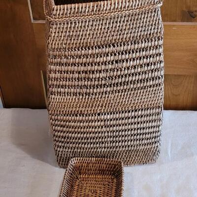 Lot 121: (2) Baskets Lot -one with lid