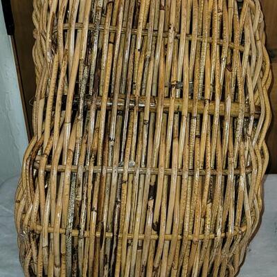 Lot 121: (2) Baskets Lot -one with lid