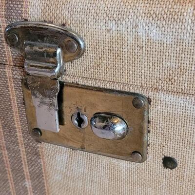 Lot 125: (2) Vintage Small Train Cases