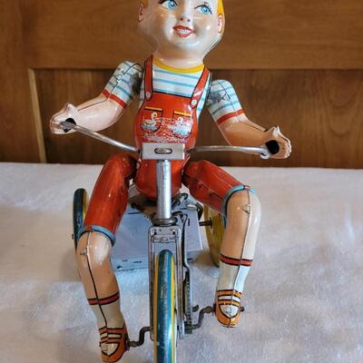 Lot 132: 1930's Kiddy Cyclist Wind Up Tin Toy by Unique Art Mfg. Co. (works)