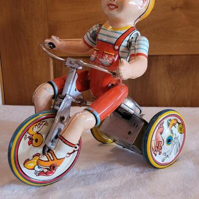Lot 132: 1930's Kiddy Cyclist Wind Up Tin Toy by Unique Art Mfg. Co. (works)