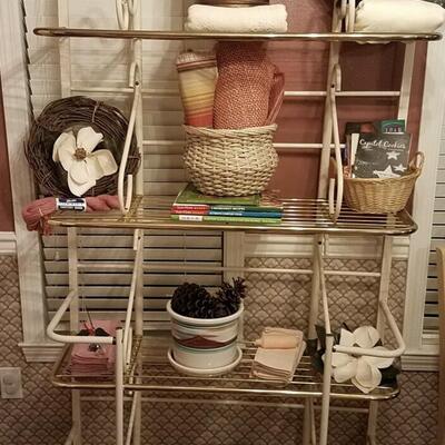 White Metal Bakerâ€™s Rack