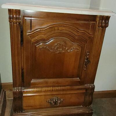 Lot 137: Stanley Furniture Marble Top Side Table #2