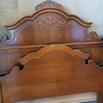 Lot 138: Stanley Furniture Queen Size Bed includes Side Wood Rails
