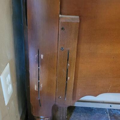 Lot 138: Stanley Furniture Queen Size Bed includes Side Wood Rails